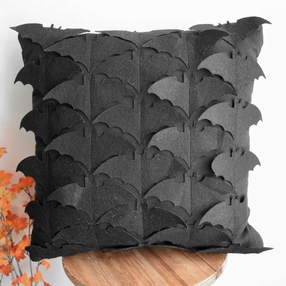 Gothic Farmhouse Spooky Black Bats Fall Halloween Decor Plush 20" Throw Pillow